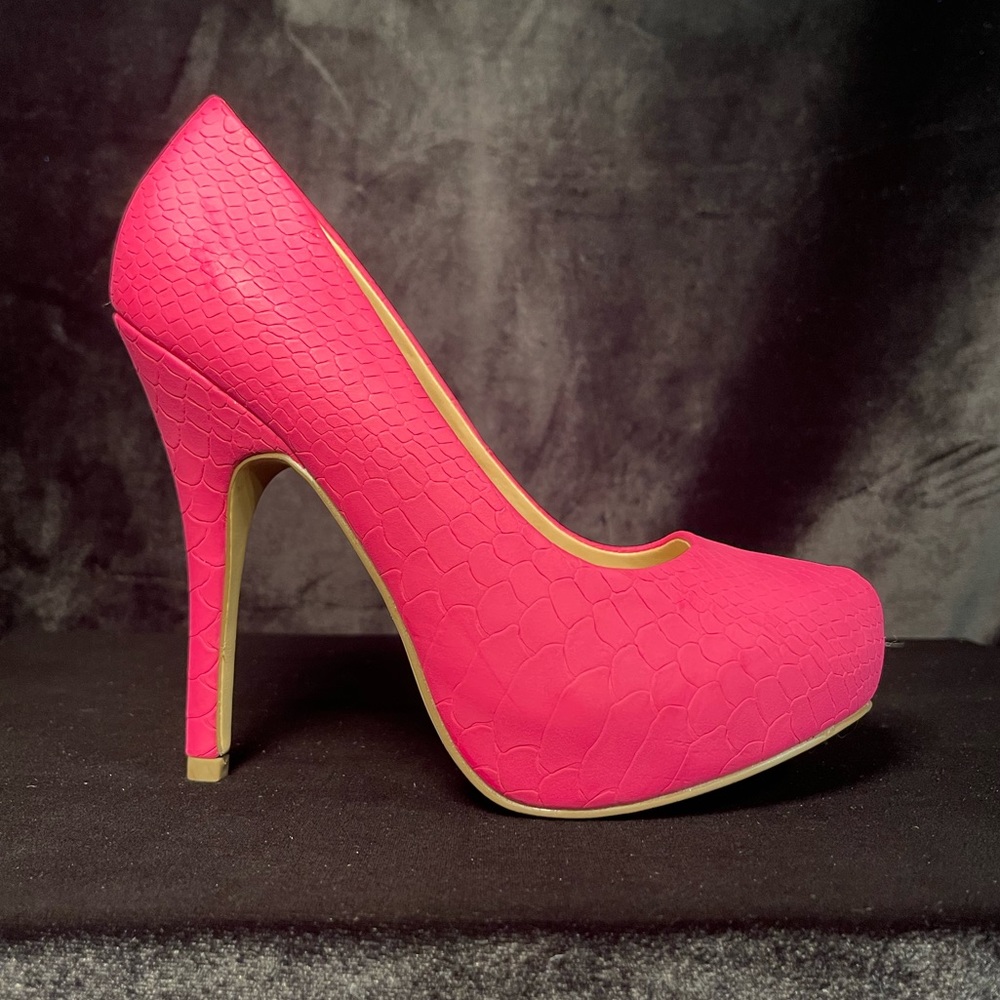 EUC!! Mix No.6 hot pink alligator heels